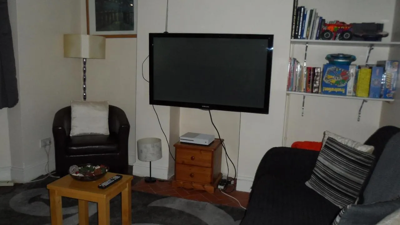 Holiday home Bubblesbnb 7 Bedroom House, 16 Beds, Sleeps 22 London