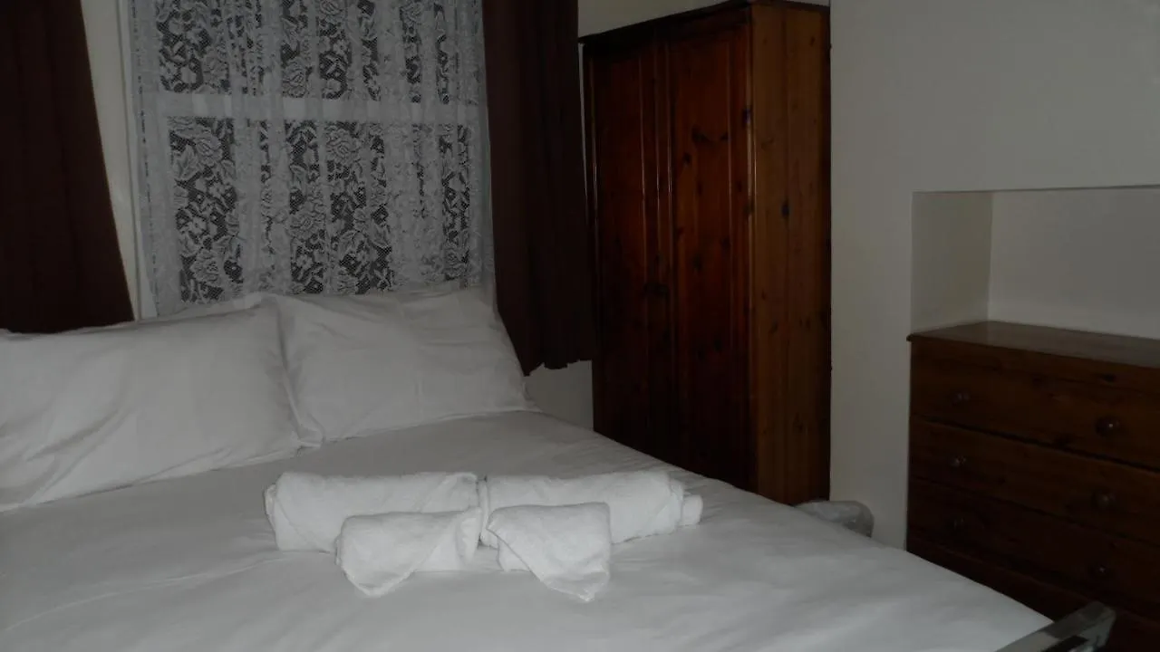 Bubblesbnb 7 Bedroom House, 16 Beds, Sleeps 22 London Holiday home