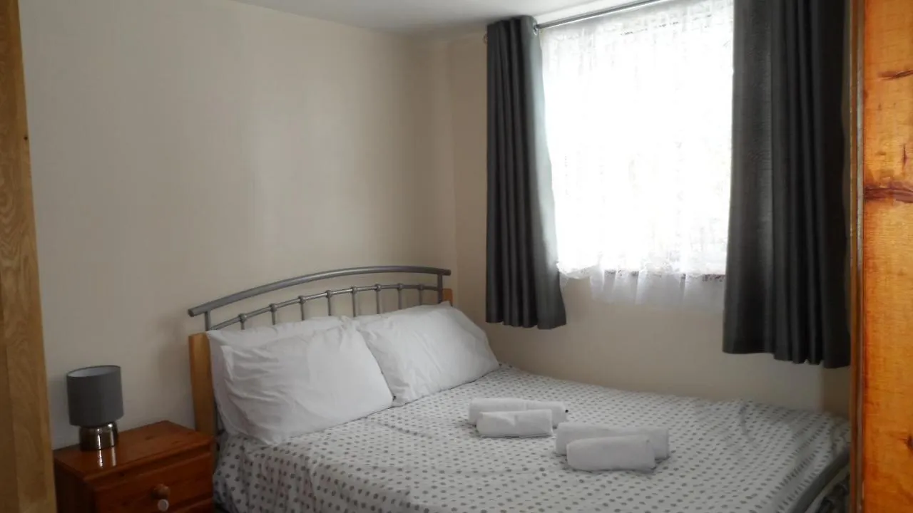 Bubblesbnb 7 Bedroom House, 16 Beds, Sleeps 22 London United Kingdom