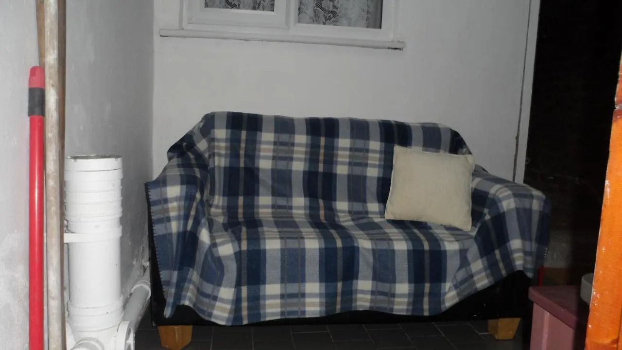 Bubblesbnb 7 Bedroom House, 16 Beds, Sleeps 22 London 0*,  United Kingdom