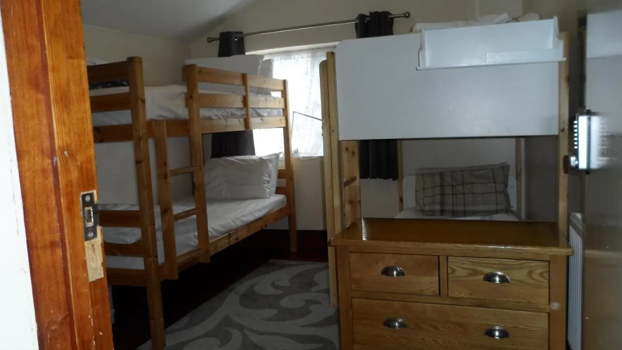 Bubblesbnb 7 Bedroom House, 16 Beds, Sleeps 22 London